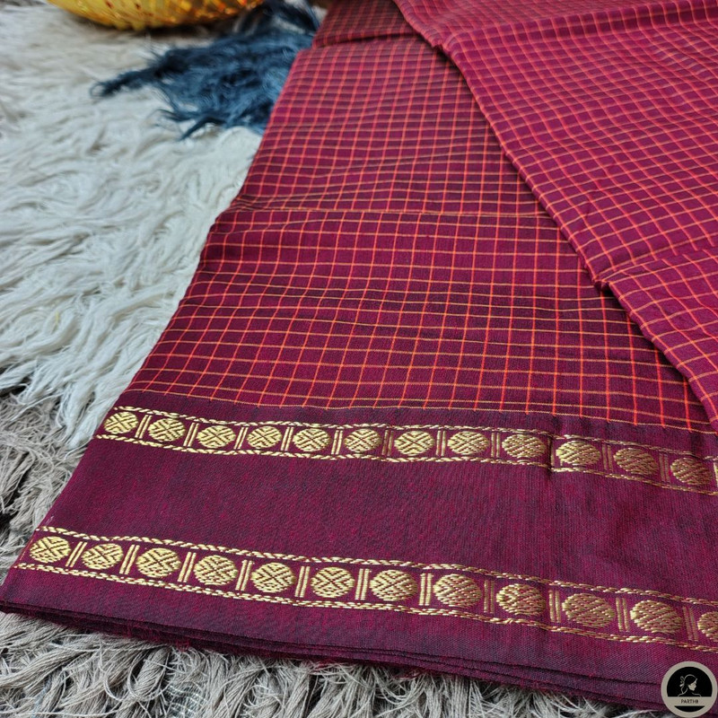 Cotton Blend Maroon Gadwal Saree with All-Over Checked Design - Perfect for All Seasons-2