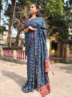 [E-COM-FB-003] Blue Badhni Work, Printed Saree with Thin Zari Border, Ready To Wear Saree with Unstitched Blouse