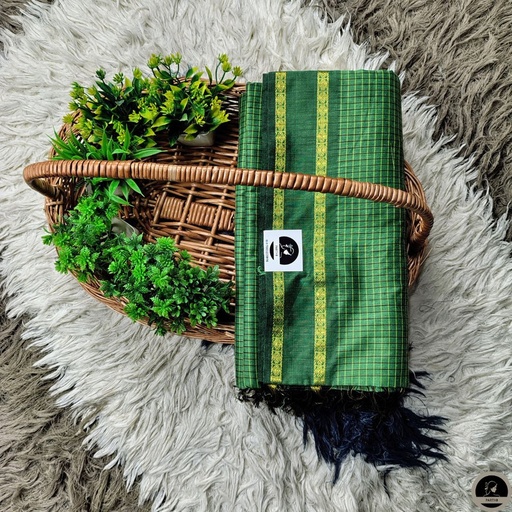 [E-COM-GS-011] Cotton Blend Green Gadwal Saree with All-Over Checked Design - Perfect for All Seasons